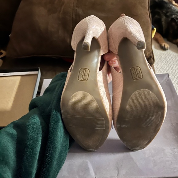 Pink Heels - Picture 4 of 4